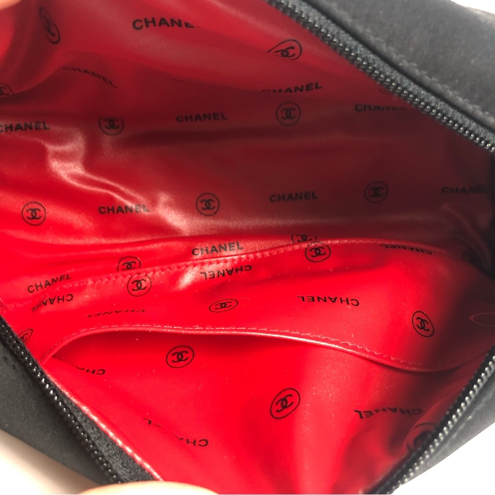 CHANEL Parfums Zipper Closure Nylon Cosmetic Bag with RED logo lining. - Picture 7 of 7